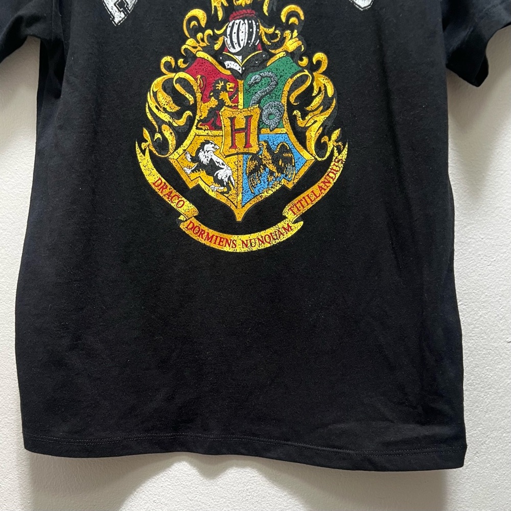Harry Potter Hogwarts Crest Black T‑Shirt Kids Sz M 7/8 Cotton-Blend Casual - Picture 4 of 6